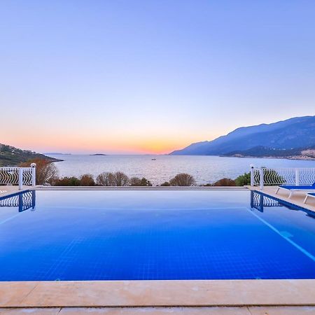 La Kumsal Denize Sifir Ve Ozel Havuzlu Dubleks Suit Kaş Exterior foto