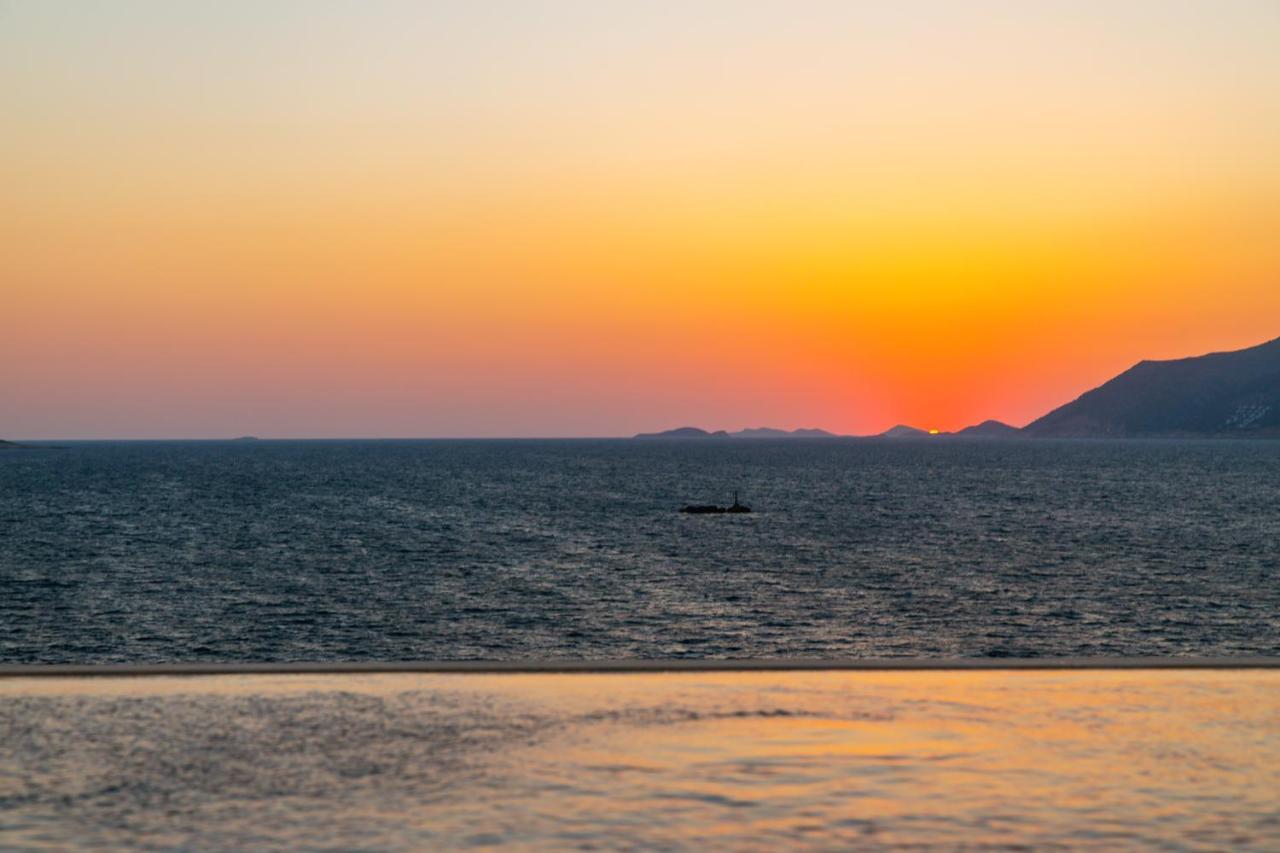 La Kumsal Denize Sifir Ve Ozel Havuzlu Dubleks Suit Kaş Exterior foto