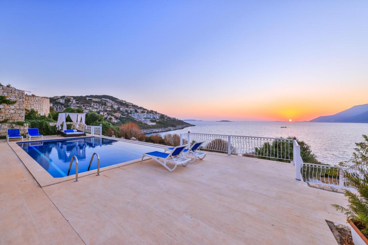 La Kumsal Denize Sifir Ve Ozel Havuzlu Dubleks Suit Kaş Zimmer foto